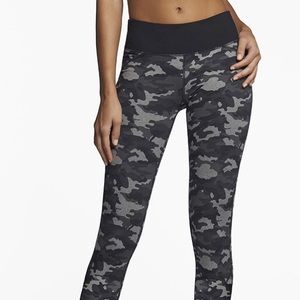 Fabletics Camo legging - smalll